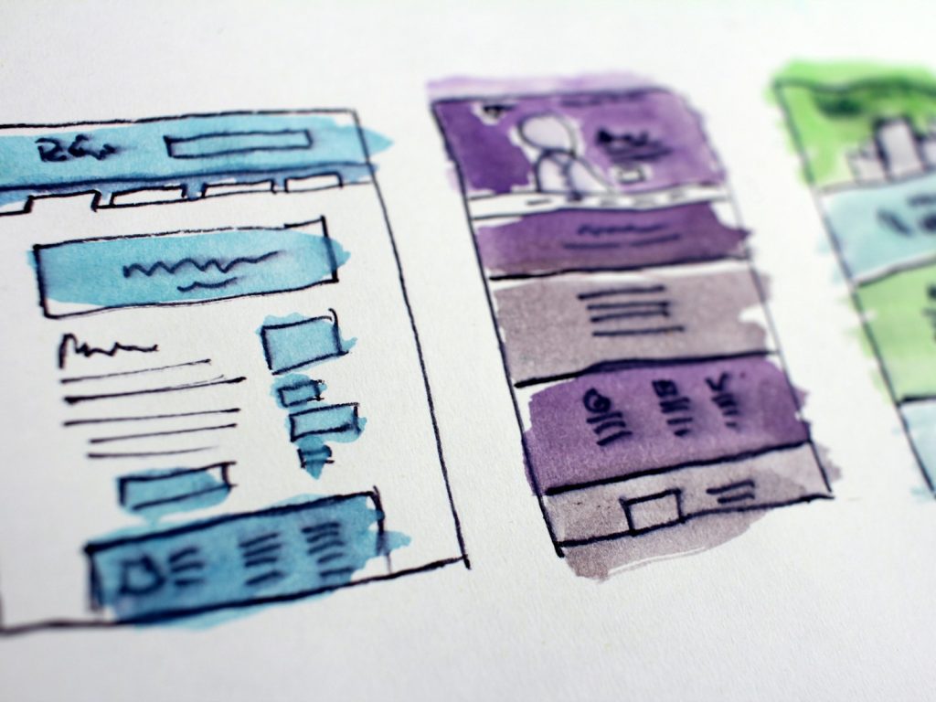 Bocetos de diseño de páginas web dibujados a mano